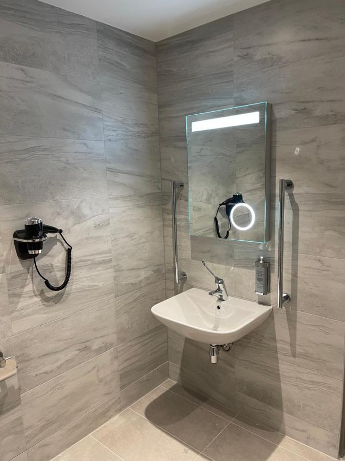 Spark By Hilton Luton Λούτον Εξωτερικό φωτογραφία